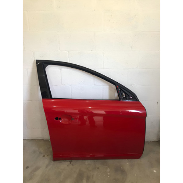 Porta Dianteira Direita Volvo Xc60 2014/2017 Com Detalhe Dianteira Direita Vermelho