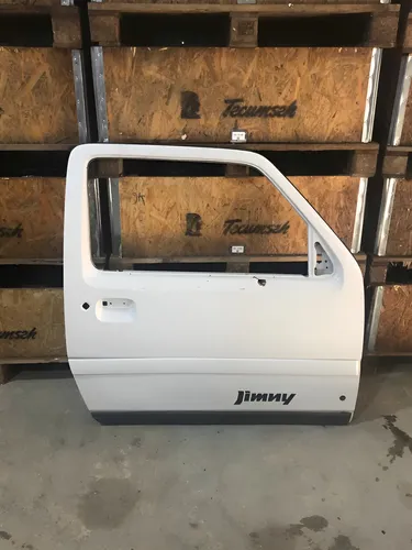 Porta Direita Suzuki Jimny 2017/2022 Com Detalhes Dianteira Direita Branco